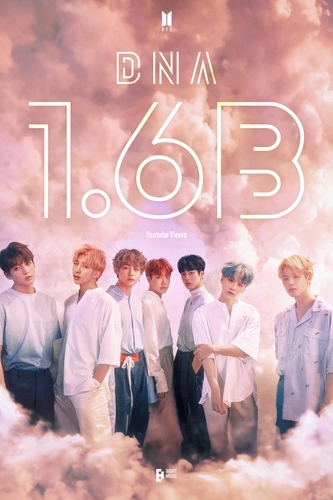 La foto, proporcionada, el 13 de noviembre de 2024, por BigHit Music, muestra una imagen de la banda BTS, para celebrar que su canción "DNA" superó los 1.600 millones de reproducciones en YouTube. (Prohibida su reventa y archivo)