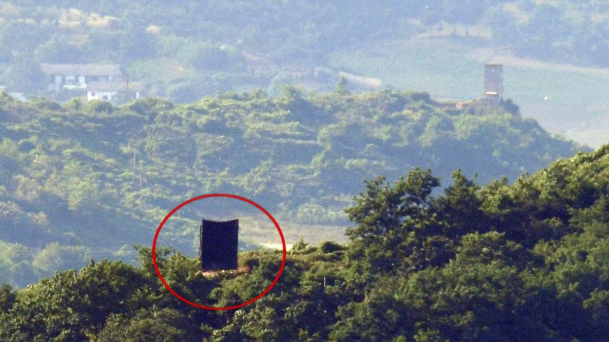 北, 대남 전단 이어 확성기 재설치 강행…軍 "예의 주시"