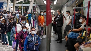 홍콩당국 "지하철역서 9초 차이로 오미크론 감염"