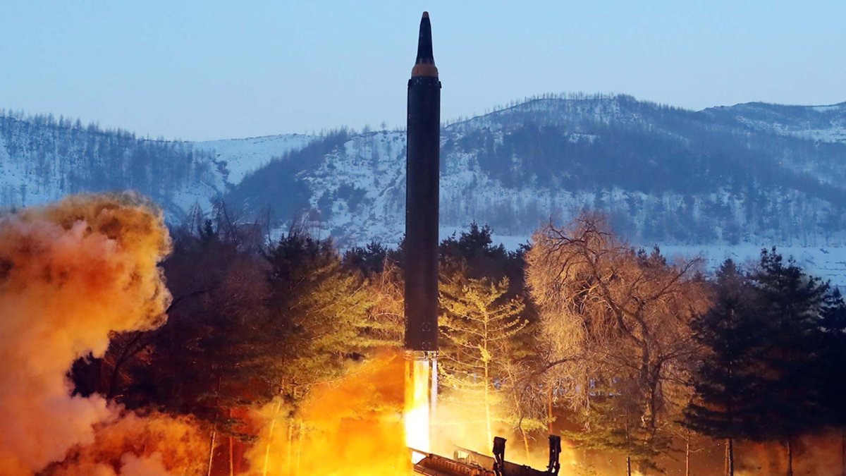 Pyongyang confirma la prueba del misil balístico de alcance intermedio Hwasong-12