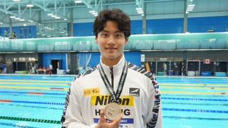 El surcoreano Hwang Sun-woo gana la medalla de plata en el Campeonato Mundial de Natación