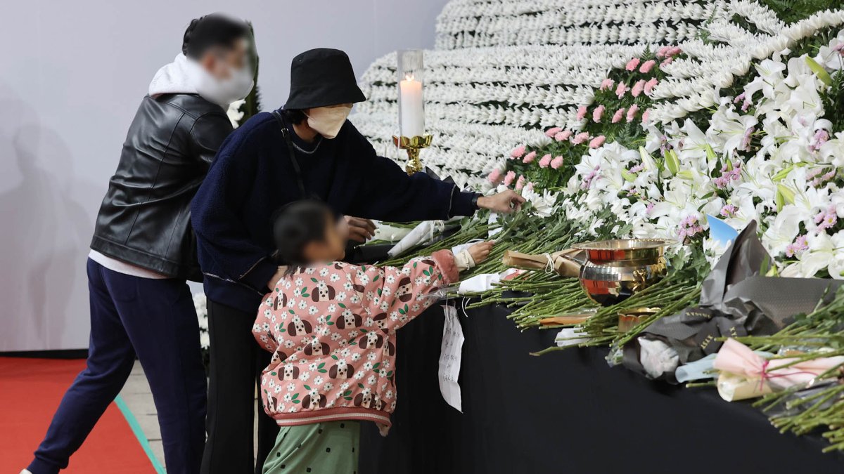 Corea del Sur llora a los fallecidos en la estampida de Itaewon