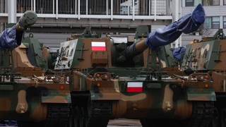 韓国製戦車・自走砲　ポーランドに初引き渡し（１２月７日）