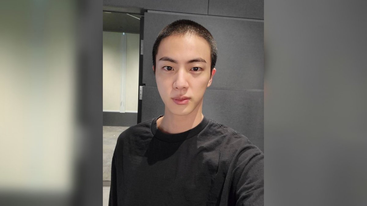 Jin de BTS se rapa el cabello antes de alistarse en el servicio militar