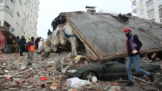 튀르키예 지진 사망 3,672명…부상자 1만6천명 넘어