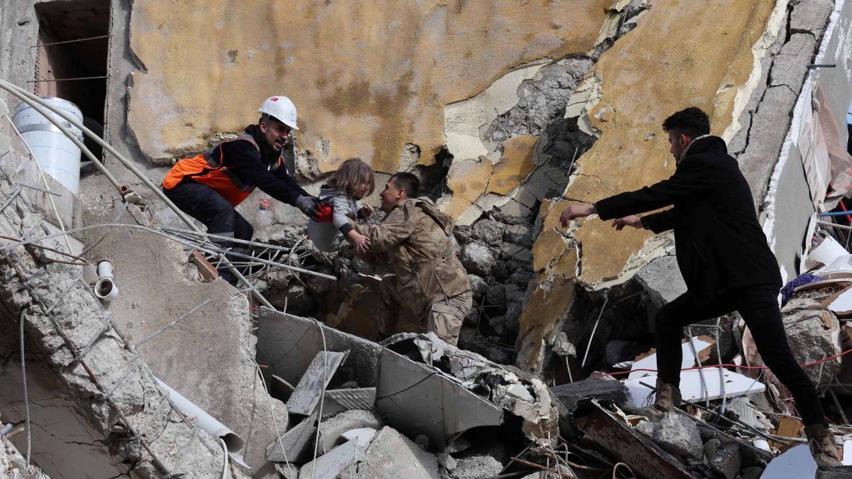 튀르키예 지진 사망 약 5천명…수색·구조 총력