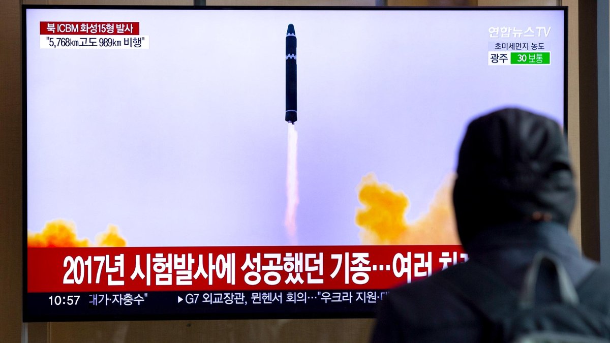 북한 "ICBM '화성-15형' 발사훈련…김정은 명령"