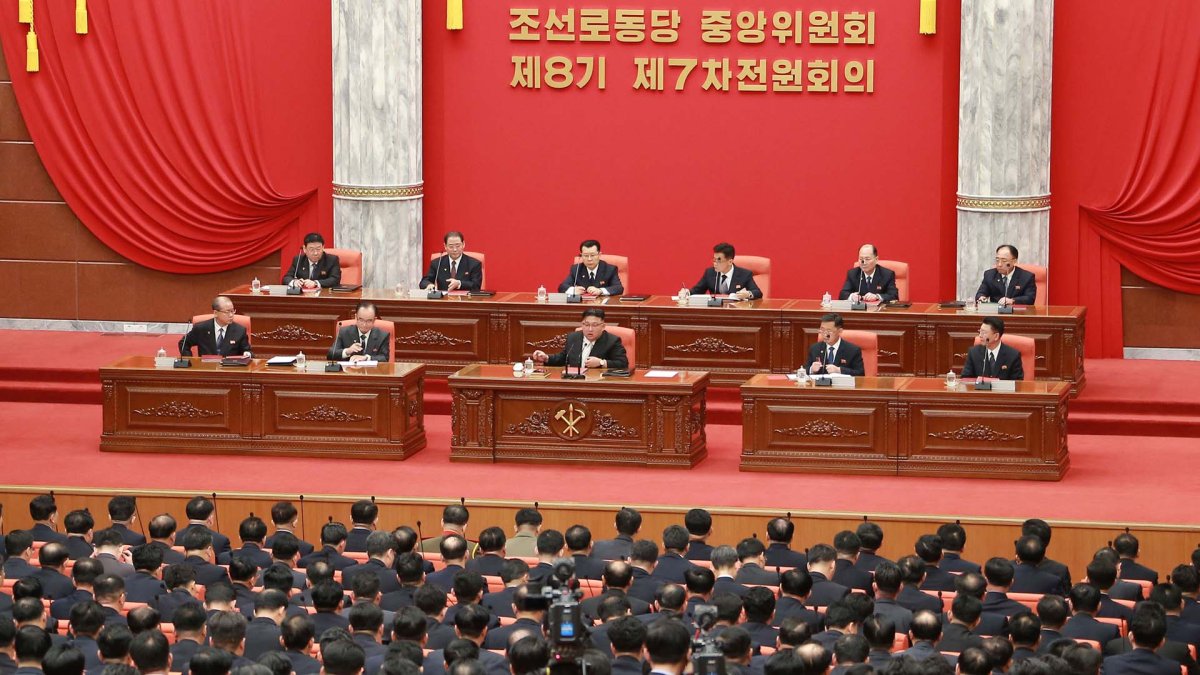 아사자 속출 북한…당 전원회의서 '농사문제' 집중 논의