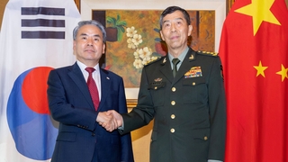Los ministros de Defensa de Seúl y Pekín celebran diálogos en Singapur