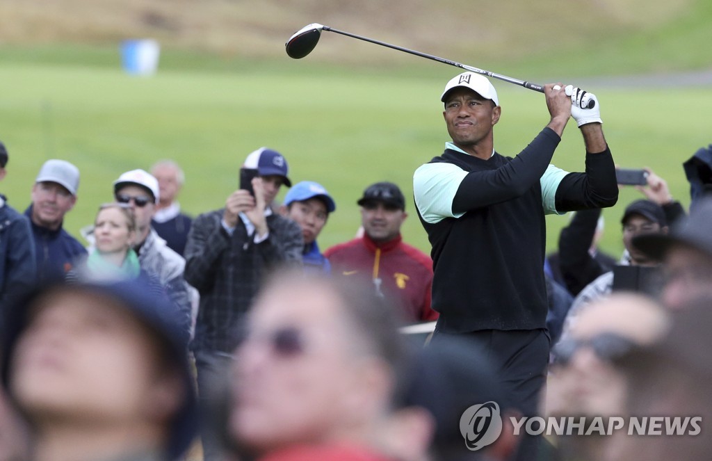 우즈의 2라운드 15번 홀 티샷