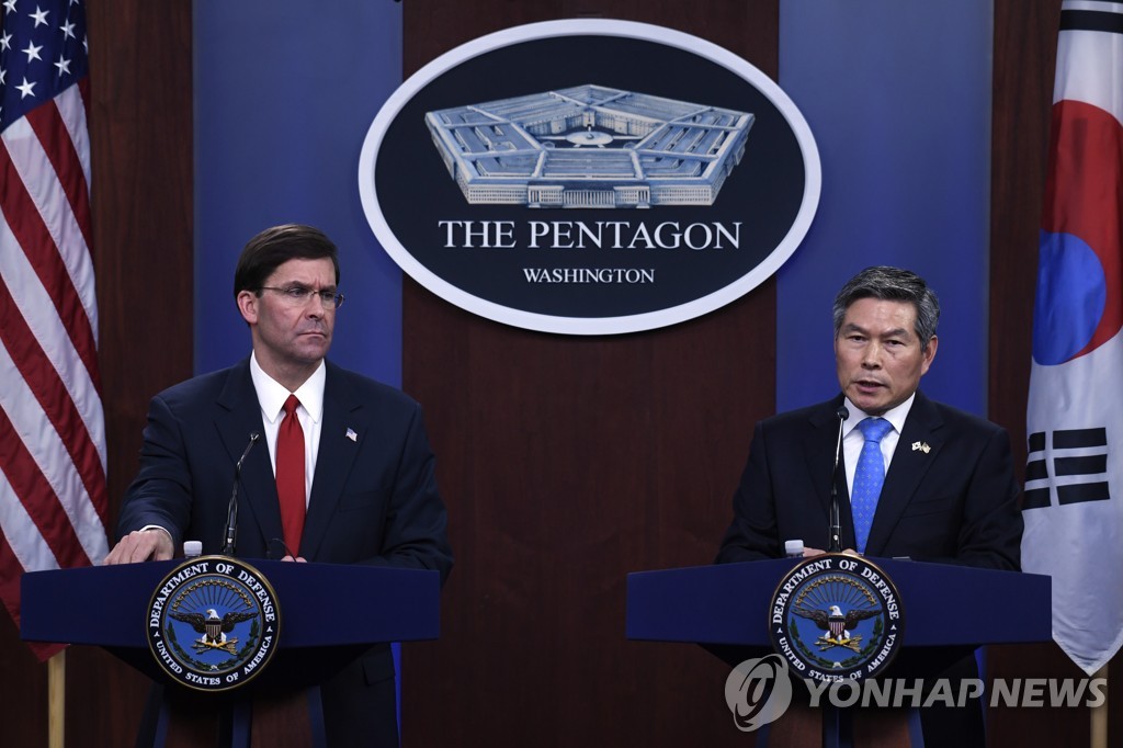This AP photo shows South Korean Defense Minister Jeong Kyeong-doo (R) and U.S. Defense Secretary Mark Esper at a news conference at the Pentagon in Washington on Feb. 24, 2020. (Yonhap)