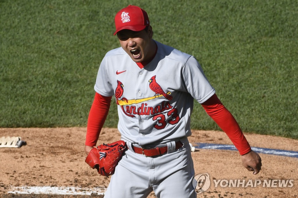 In this Associated Press file photo from Aug. 17, 2020, Kim Kwang-hyun of the St. Louis Cardinals lets out a scream after delivering a pitch against the Chicago Cubs in the bottom of the first inning of a Major League Baseball regular season game at Wrigley Field in Chicago. (Yonhap)