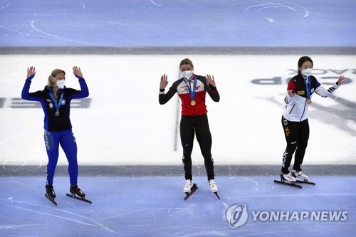 동메달 획득한 최민정(오른쪽)