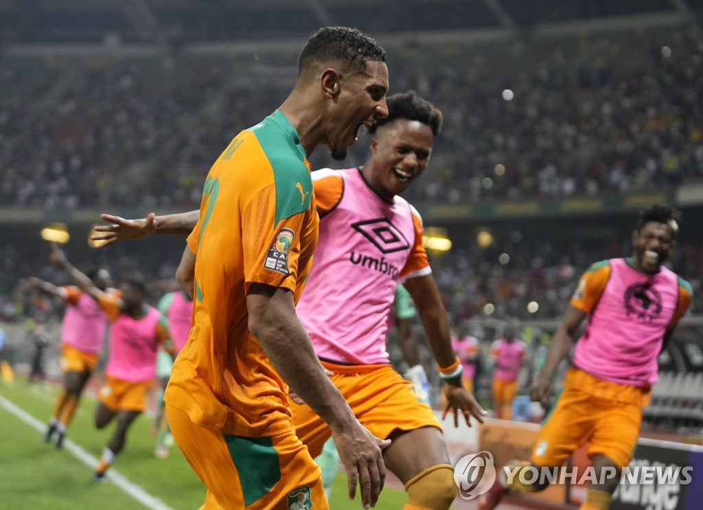 3-0 되자 기뻐하는 코트디부아르 선수들