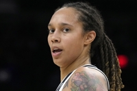 'WNBA 스타' 그라이너 둘러싼 미·러 대치…