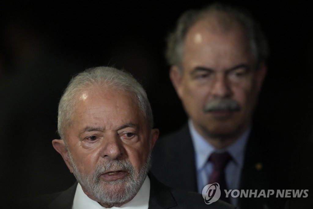 룰라 브라질 대통령 당선인과 국영 개발은행장에 임명된 알로이지우 메르카당치 전 장관