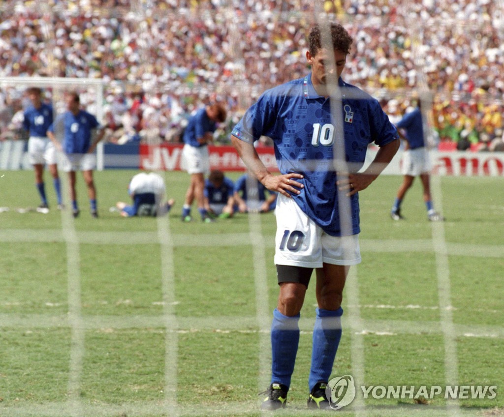1994년 월드컵 결승에서 페널티킥을 실축한 이탈리아의 바조