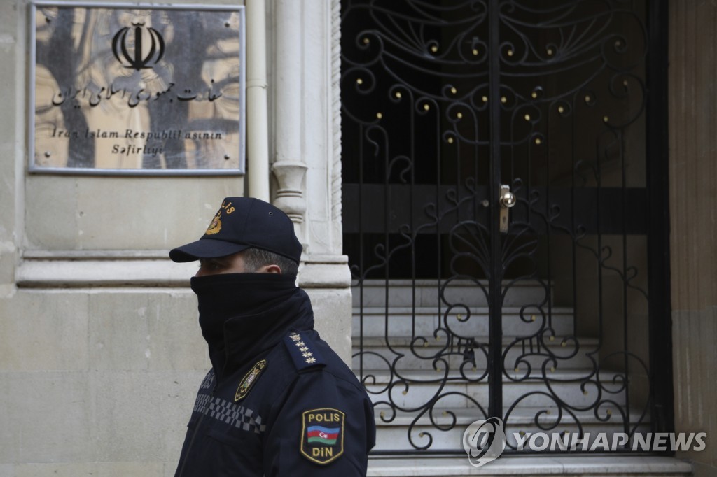 주아제르바이잔 이란 대사관 앞 경비