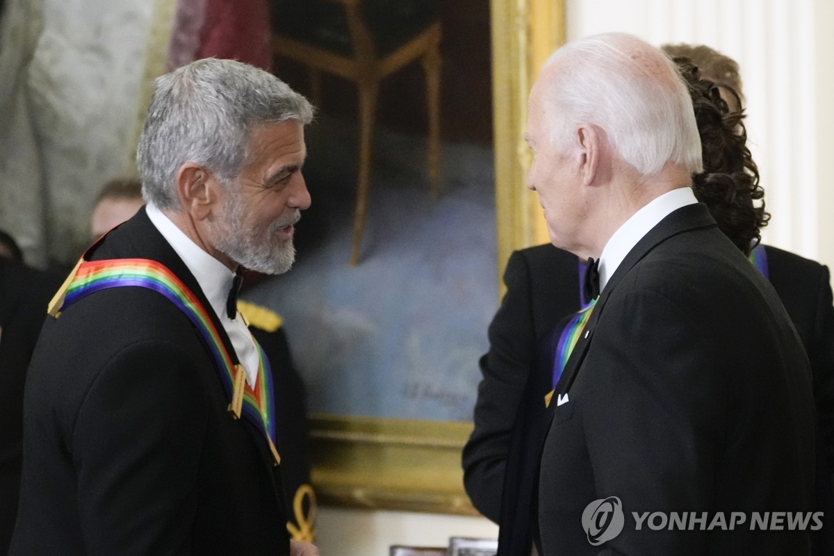 모금 도운 영화배우 클루니도 바이든에 후보 사퇴 촉구