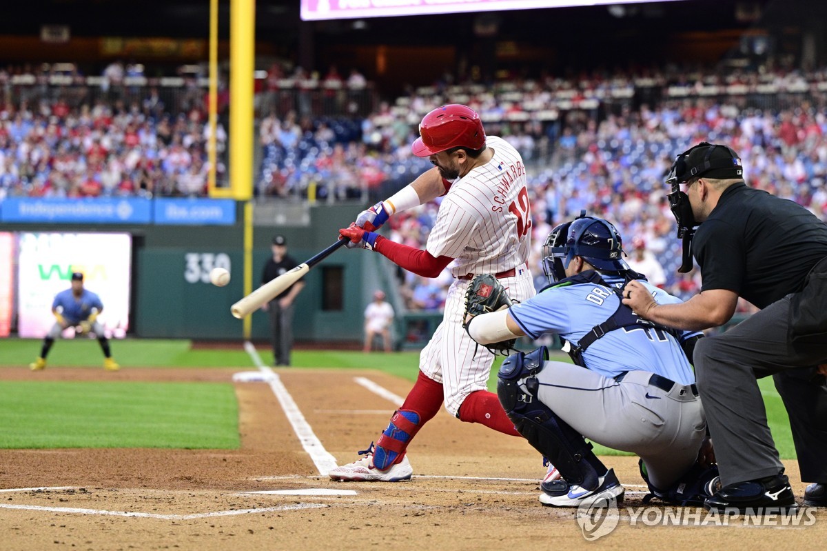 강타자 슈워버, 시즌 14번째 선두타자 홈런…MLB 신기록