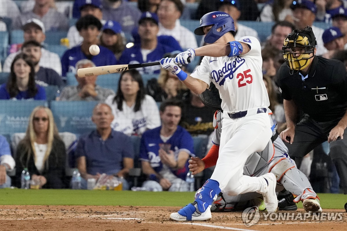 에드먼 4타점…다저스, 양키스와 43년만에 MLB 월드시리즈 격돌