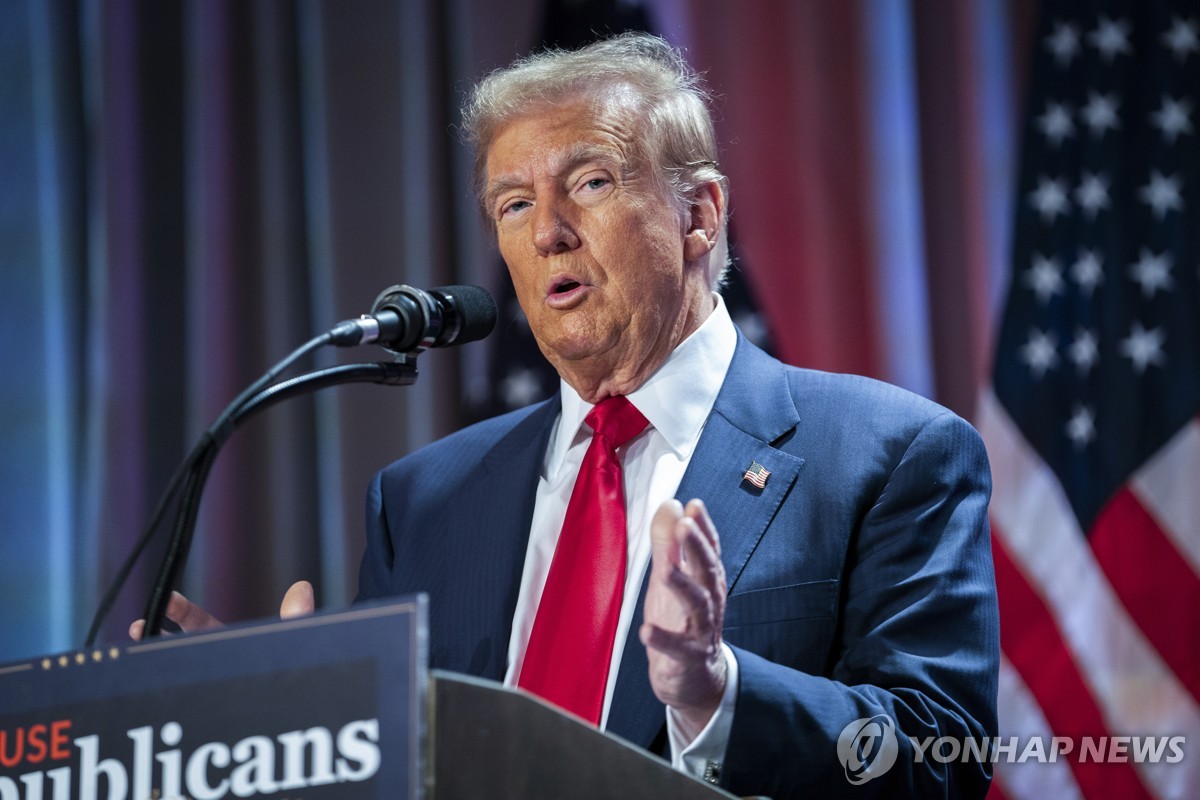 El presidente electo Donald Trump habla durante la conferencia republicana de la Cámara de Representantes en Washington el 13 de noviembre de 2024 en esta fotografía de archivo publicada por Associated Press. (Foto de la piscina) (Yonhap)