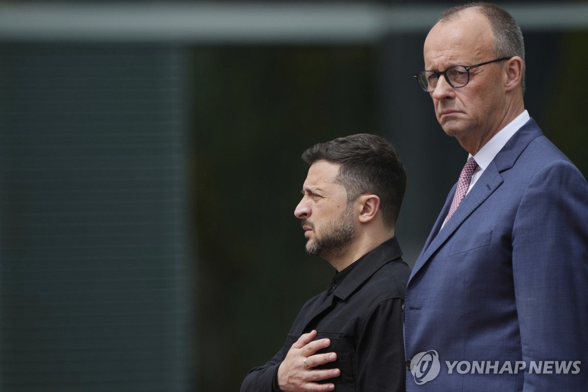 독일, 우크라 EU 신속 가입 제동…"종전·재건이 우선…