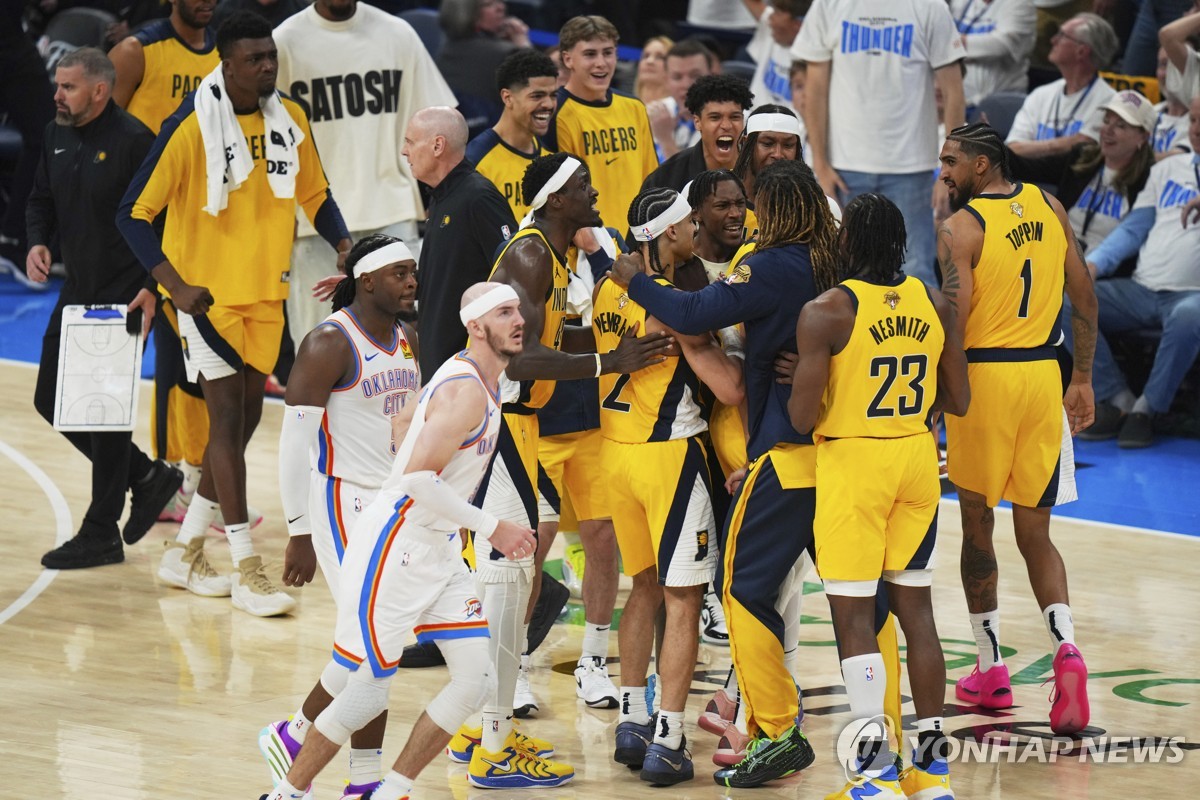 NBA 인디애나, OKC에 챔프전 기선제압…0.3초 전 대역전승
