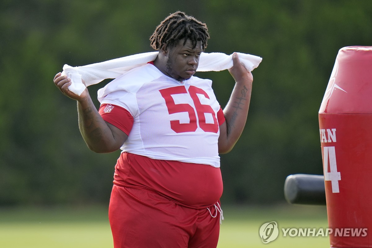 '210㎏' 역대 가장 무거운 NFL 신인, 체중 문제…
