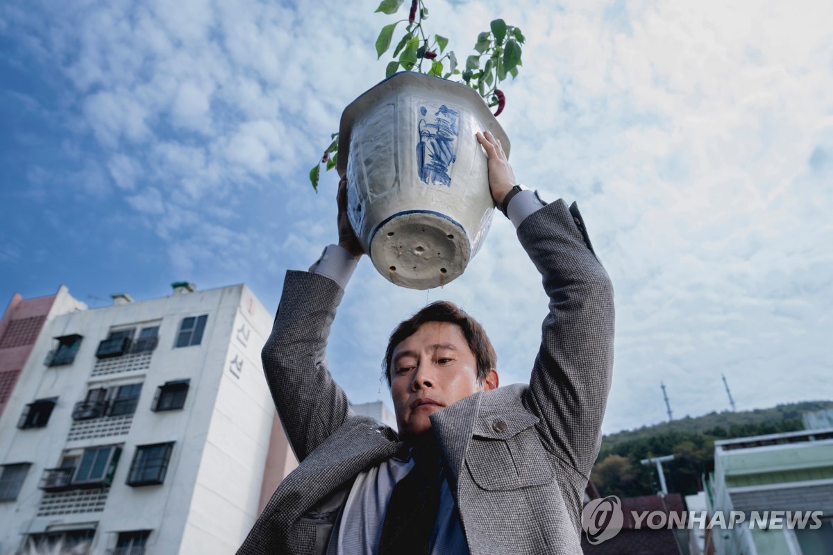 '어쩔수가없다', 골든글로브 작품상 놓고 '원 배틀…'과 경쟁