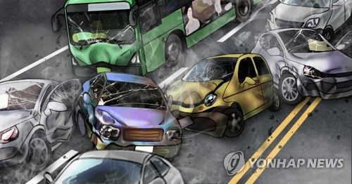 교통사고 수습 현장 승용차가 또 들이받아…1명 사망