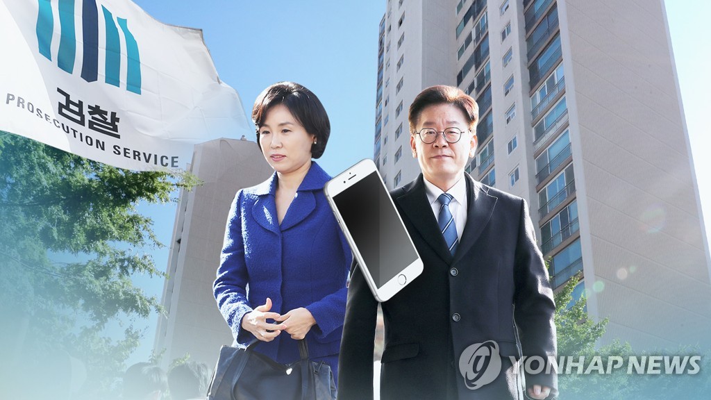 This composite image shows Kim Hye-kyung (L), wife of Gyeonggi Gov. Lee Jae-myung (R) on Nov. 28, 2018. (Yonhap) 