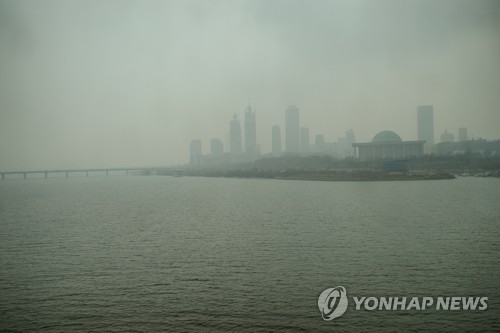  Fine dust forces Koreans to change way of life