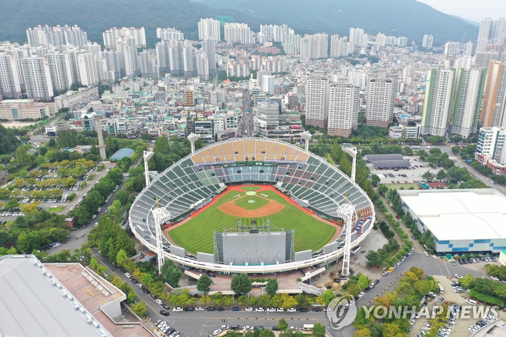 부산 사직구장 '돔구장' 대신 '개방형' 선택은 비용 탓