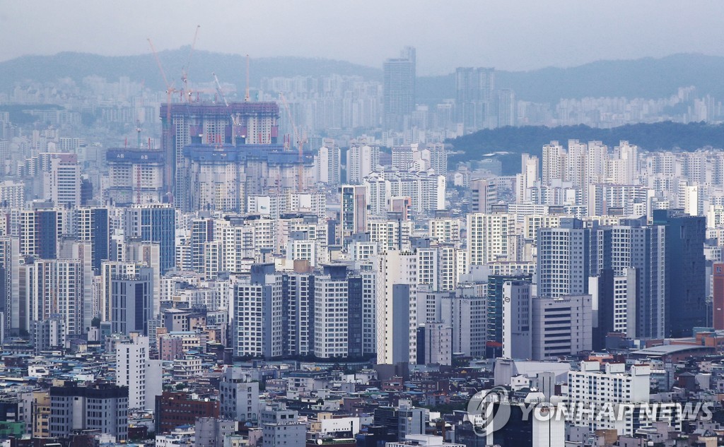 서울 남산에서 바라본 아파트 단지 모습. [연합뉴스 자료사진]