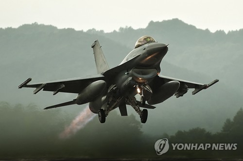 韓国空軍戦闘機ＫＦ１６　西部の基地内で墜落＝操縦士は脱出　