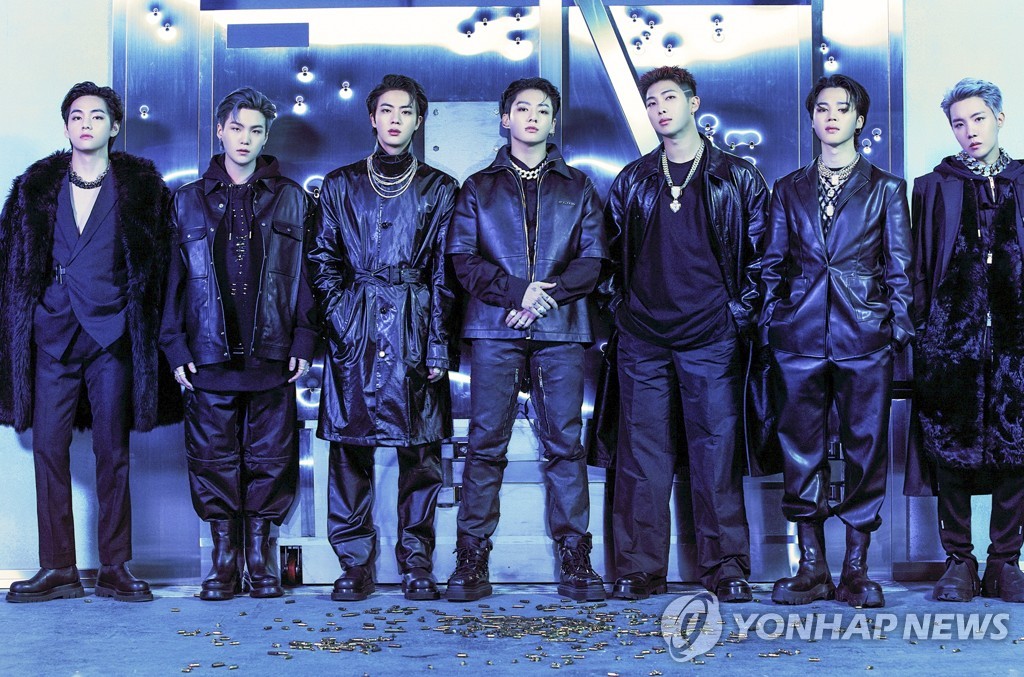 En la imagen, proporcionada por Big Hit Music, se muestra a la banda de música K-pop BTS.