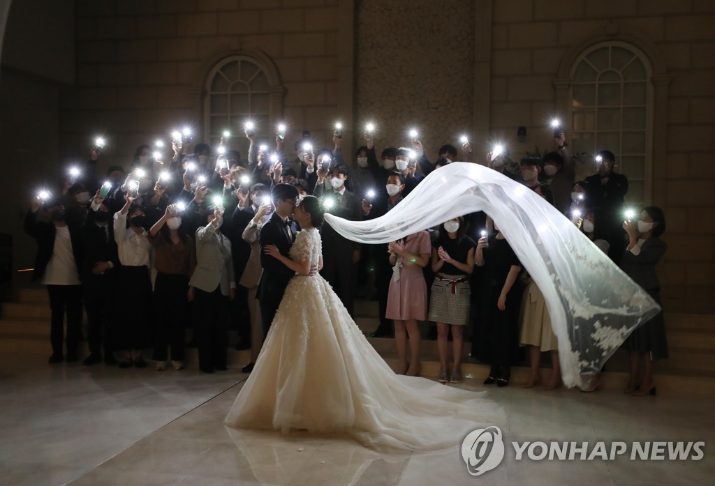 韓国人の６６％「韓国文化は先進国レベル」　「結婚必須」１７．６％