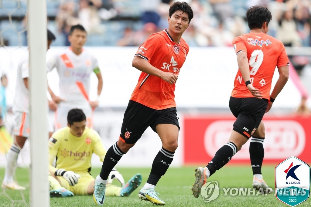 This Oct. 4, 2022, file photo provided by the Korea Professional Football League shows forward Joo Min-kyu, then playing for Jeju United. (PHOTO NOT FOR SALE) (Yonhap)