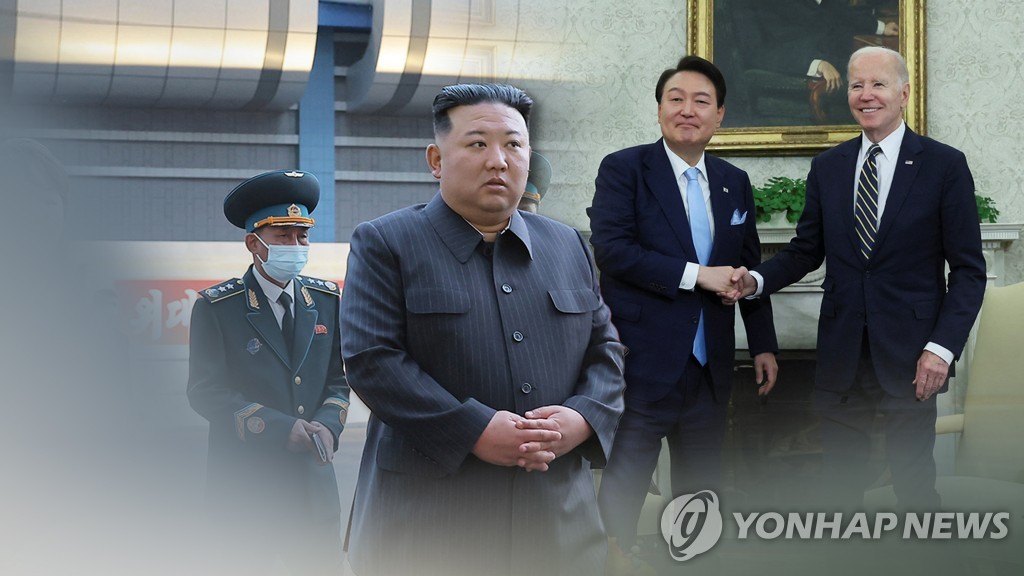 Le dirigeant nord-coréen Kim Jong-un (au centre) et les présidents sud-coréen et américain, Yoon Suk Yeol et Joe Biden. (Photomontage)