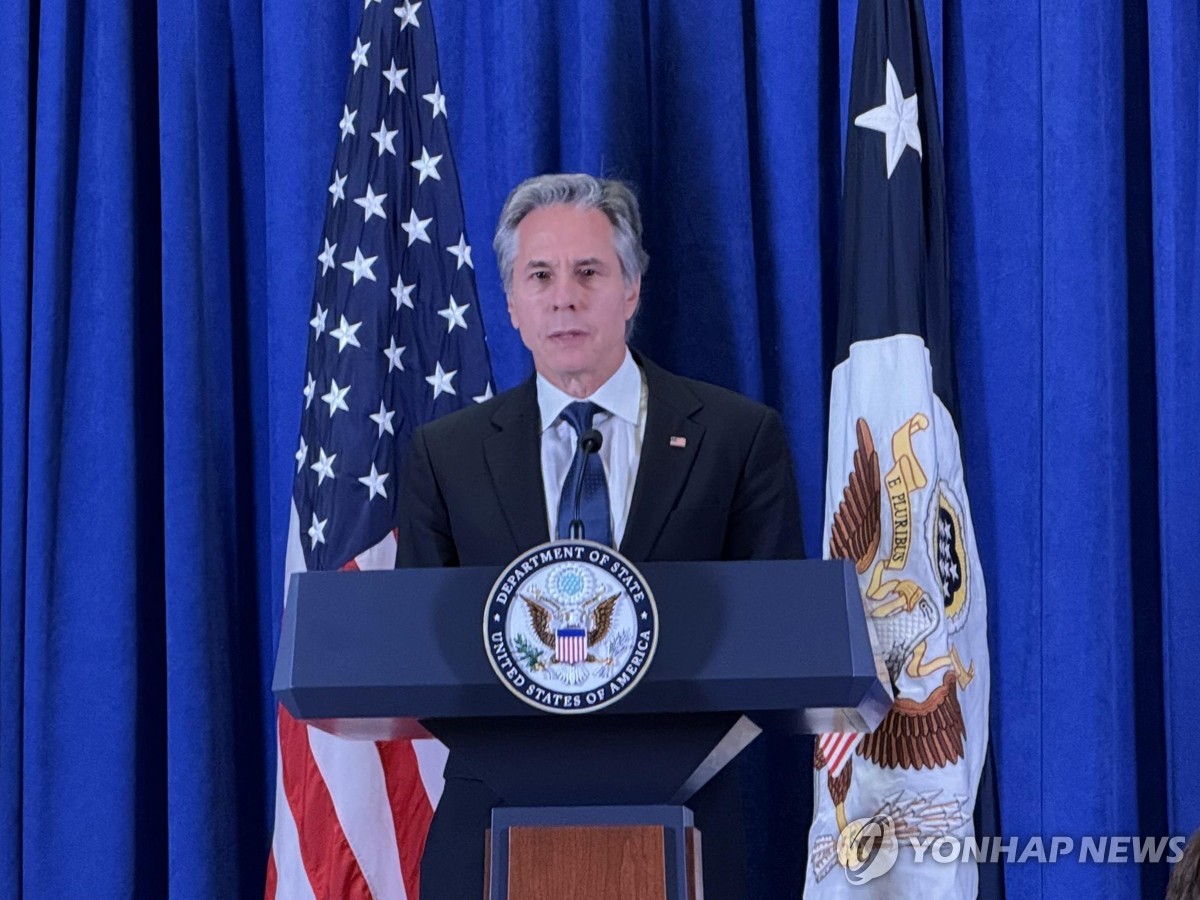 Esta foto, tomada el 28 de septiembre de 2024, muestra al secretario de Estado de Estados Unidos, Antony Blinken, hablando durante una conferencia de prensa en Nueva York. (Yonhap)