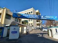 '문형배 협박글' 유튜버, 음식점 난동 등 혐의로 구속 송치