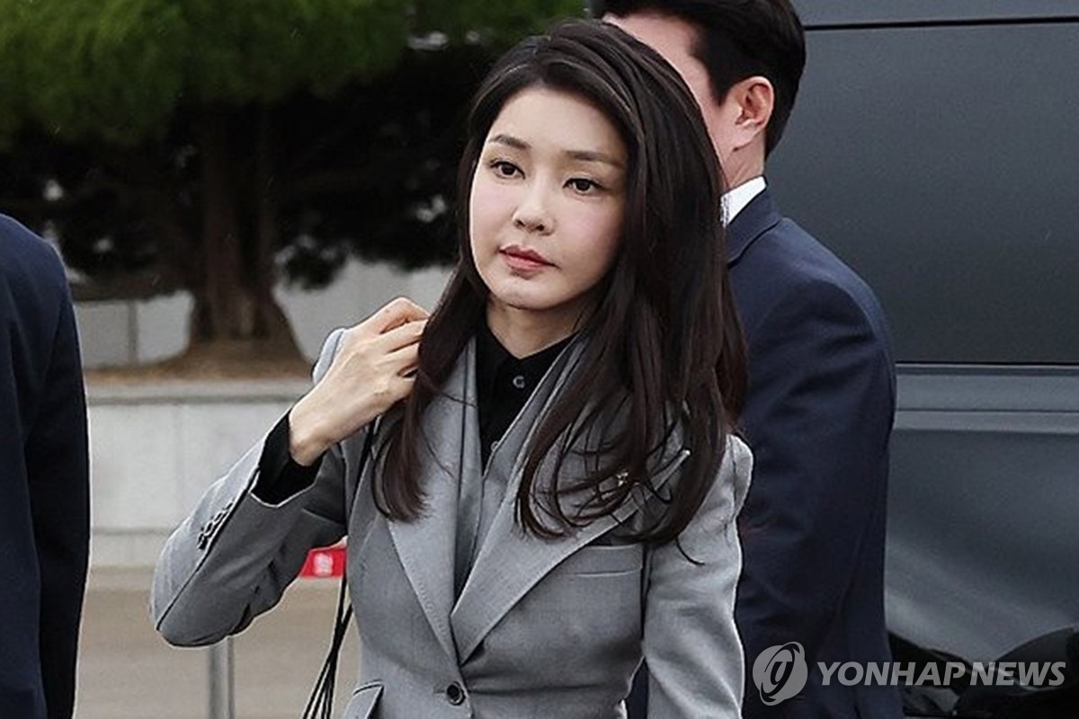 검찰, 김건희 여사 수행비서 노트북 확보…수사팀 증원(종합)