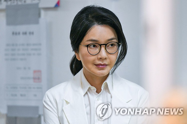 지난 3일 투표 순서 기다리는 김건희 여사