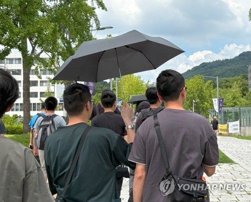  "테토력은 무슨…양산 써, 친구들아"