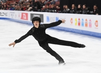 (LEAD) Cha Jun-hwan finishes 2nd in short program with personal best at Four Continents