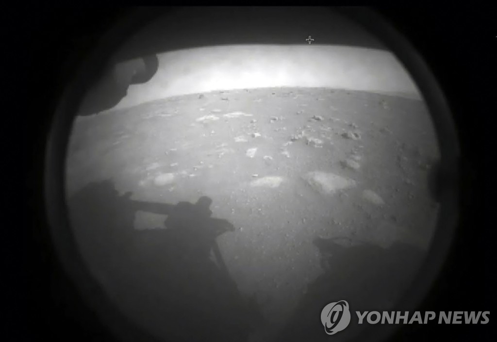 퍼서비어런스가 화성 착륙 뒤 보낸 이미지