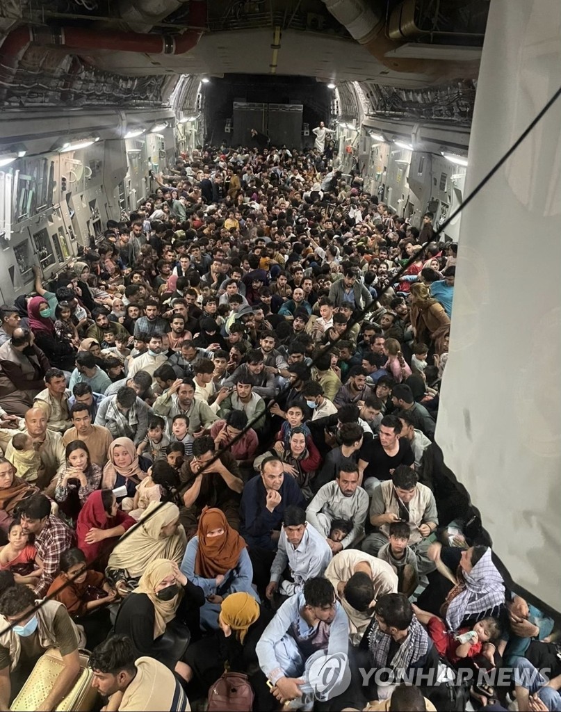 AFGHANISTAN-CONFLICT-REFUGEES-PLANE-EVACUATION