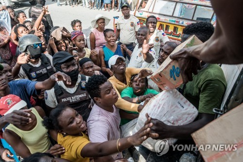 아이티 지진 극복 가로막는 약탈·납치…갱단 "구호 돕겠다"