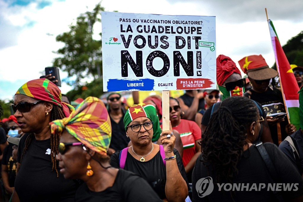 ′백신 의무화 반대한다′…카리브해 프랑스령 섬 반정부 시위 격화